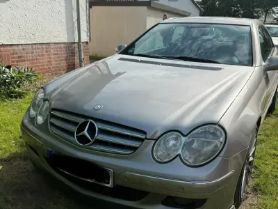 Gebraucht Mercedes CLK220 150 PS (110 kW) 2008 Silber Coupé