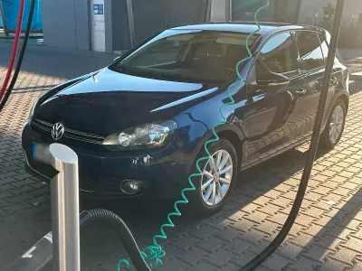Gebraucht VW Golf VI 105 PS (77 kW) 2011 Blau Kleinwagen