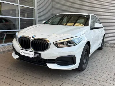 Gebraucht BMW 118 Advantage 150 PS (110 kW) 2023 Alpinweiß uni Kleinwagen