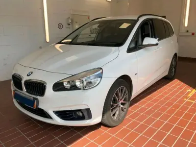 Gebraucht BMW 220 Sport Line 190 PS (139 kW) 2015 Weiß Kombi