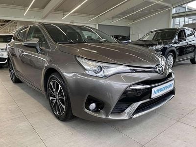Platinum bronze (metallic) Gebraucht 2018 Toyota Avensis Team Kombi | 19.900 € (Etwas zu teuer)