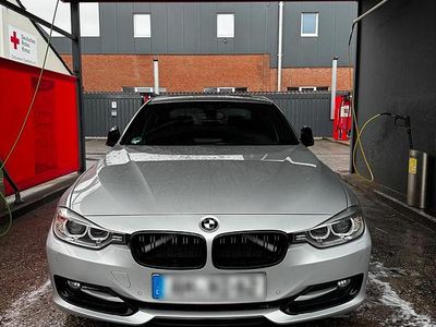 Gebraucht BMW 320 Shadowline 184 PS (135 kW) 2012 Silber Limousine
