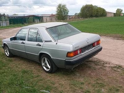 Gebraucht Mercedes 190 118 PS (86 kW) 1990 Silber Limousine