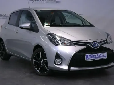 Gebraucht Toyota Yaris Hybrid Lounge 75 PS (55 kW) 2016 Silver metallic Kleinwagen