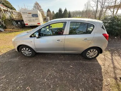 Używany Opel Corsa 80 KM (58 kW) 2009 Srebrny Hatchback