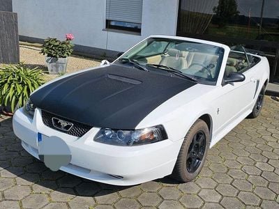 Weiß Gebraucht 2002 Ford Mustang Cabrio | 9.100 €