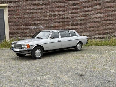 Gebraucht Mercedes 250 140 PS (102 kW) 1983 Silber Limousine
