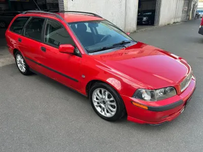 Gebraucht Volvo V40 116 PS (85 kW) 2002 Rot Kombi