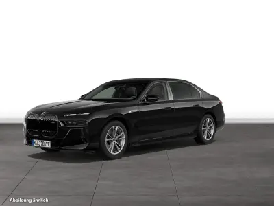 Gebraucht BMW M760e 571 PS (419 kW) 2025 Schwarz Limousine