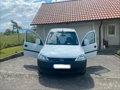 Gebraucht Opel Combo 94 PS (69 kW) 2010 Weiß Van / Kleinbus