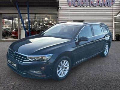Deep black perleffekt (metallic) Gebraucht 2023 VW Passat Business Kombi | 22.480 € (Superpreis)