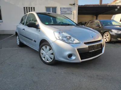 Gebraucht Renault Clio II 75 PS (55 kW) 2011 Silber Limousine
