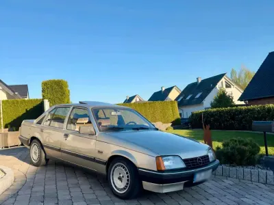 Gebraucht Opel Rekord 100 PS (73 kW) 1986 Gold Limousine