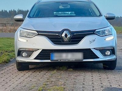 Silber Gebraucht 2017 Renault Mégane GrandTour Kombi | 8.990 € (Fairer Preis)