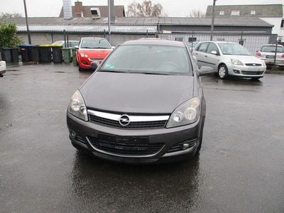 Usata Opel Astra GTC Selection 116 CV (85 kW) 2009 Grigio Berlina