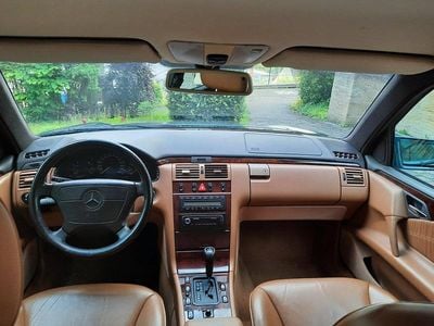 Mercedes E280