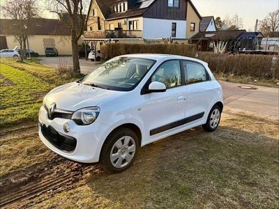 Second-hand Renault Twingo 90 CP (66 kW) 2015 Alb Hatchback