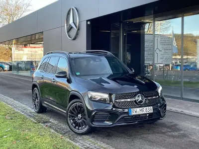 Gebraucht Mercedes GLB220 AMG 190 PS (139 kW) 2025 Metalliclack kosmosschwarz SUV