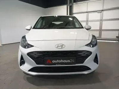 Gebraucht Hyundai i10 Select 67 PS (49 kW) 2024 Weiß Kleinwagen