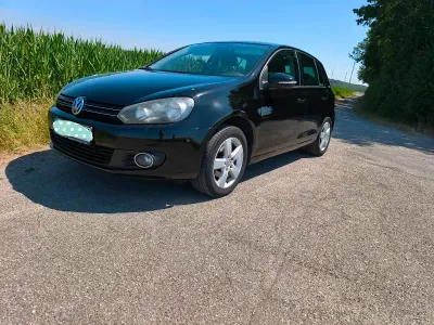 Gebraucht VW Golf VI Team 105 PS (77 kW) 2011 Schwarz Kleinwagen