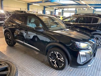 Neu Peugeot 2008 Allure 136 PS (100 kW) 2025 Schwarz SUV