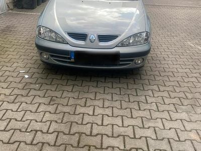 Gebraucht Renault Mégane 75 PS (55 kW) 2001 Silber Kleinwagen