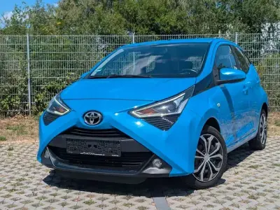 Gebraucht Toyota Aygo Play 72 PS (52 kW) 2020 Cyan metallic Kleinwagen