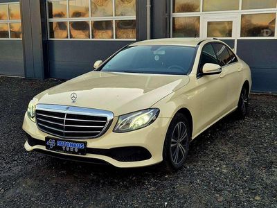 Gebraucht Mercedes E220 Avantgarde 194 PS (142 kW) 2021 Hellelfenbein Limousine