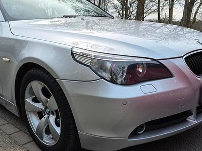 Second-hand BMW 520 177 CP (130 kW) 2005 Argintiu Berlinǎ
