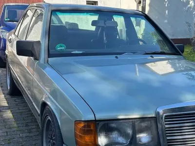 Gebraucht Mercedes 190 122 PS (89 kW) 1987 Grün Limousine