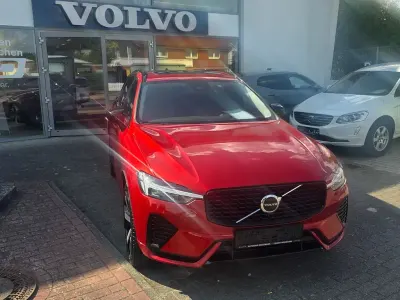 Gebraucht Volvo XC60 Plus 197 PS (144 kW) 2023 Rot SUV
