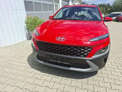 Gebraucht Hyundai Kona Select 141 PS (103 kW) 2022 Ignite flame / sol SUV