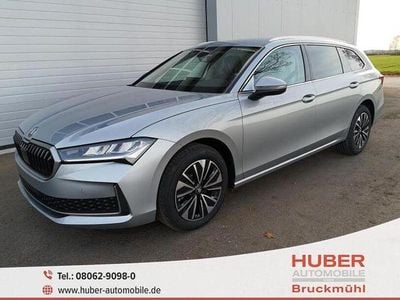 Neu Skoda Superb Selection 193 PS (141 kW) 2025 Pebble silver metallic Kombi