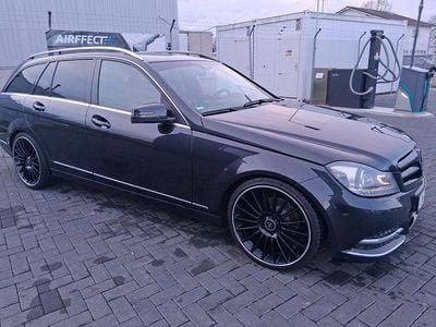 Schwarz Gebraucht 2012 Mercedes C200 Avantgarde Kombi | 10.499 €