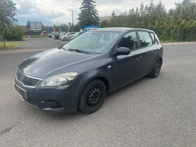 Gebraucht Kia Ceed Spirit 90 PS (66 kW) 2011 Grau Kleinwagen