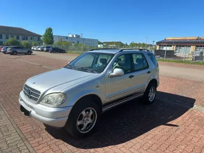Gebraucht Mercedes ML320 218 PS (160 kW) 1998 Silber SUV