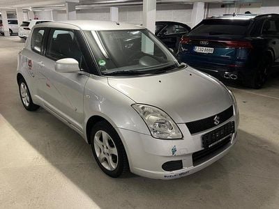 Grau Gebraucht 2006 Suzuki Swift Limousine | 2.000 € (Fairer Preis)