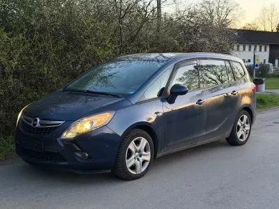 Usata Opel Zafira Tourer Edition 140 CV (102 kW) 2012 Blu Monovolume