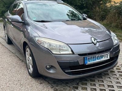 Grau Gebraucht 2010 Renault Mégane III Dynamique Limousine | 2.700 € (Fairer Preis)