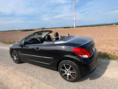 Gebraucht Peugeot 207 CC 120 PS (88 kW) 2011 Schwarz Cabrio