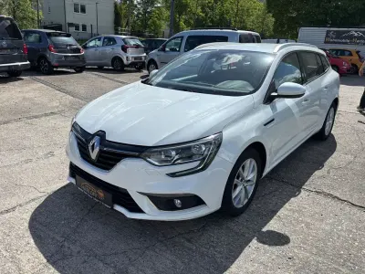 Używany Renault Mégane LIMITED 132 KM (97 kW) 2019 Biały Sedan/Limuzyna