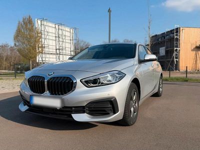 Gebraucht BMW 118 Advantage 140 PS (102 kW) 2020 Silber Kleinwagen