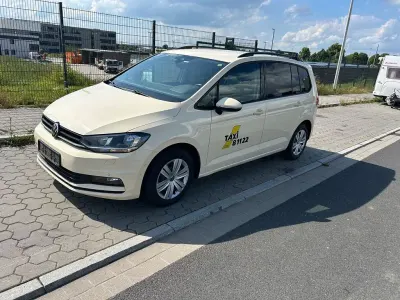 Gebraucht VW Touran 150 PS (110 kW) 2023 Beige Van / Kleinbus