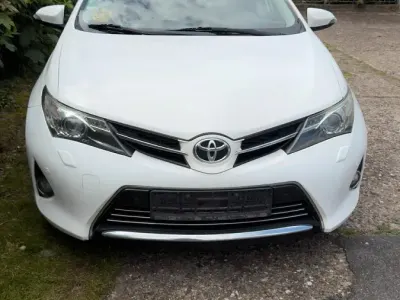 Gebraucht Toyota Auris 124 PS (91 kW) 2014 Weiß Kombi