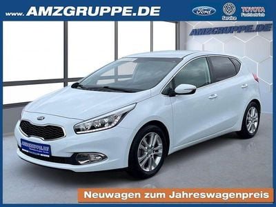 Weiß Gebraucht 2014 Kia Ceed Kleinwagen | 9.990 € (Fairer Preis)