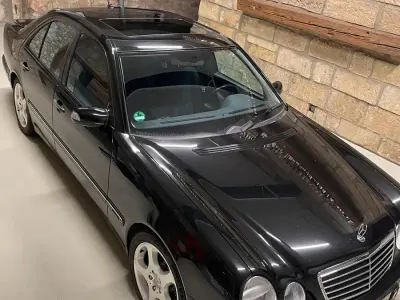 Gebraucht Mercedes E280 204 PS (150 kW) 1999 Schwarz Limousine