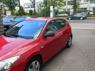 Gebraucht Hyundai i30 100 PS (73 kW) 2009 Rot Kleinwagen