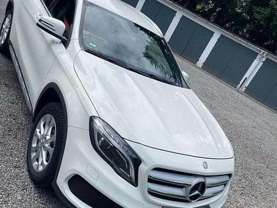 Weiß Gebraucht 2015 Mercedes GLA200 AMG line SUV | 18.299 € (Fairer Preis)