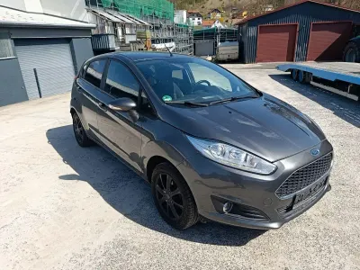 Gebraucht Ford Fiesta Celebration 80 PS (58 kW) 2017 Grau Kleinwagen