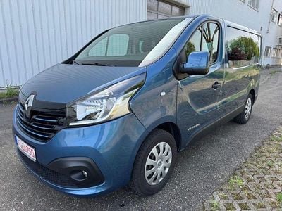 Second-hand Renault Trafic 145 CP (106 kW) 2017 Albastru Monovolum